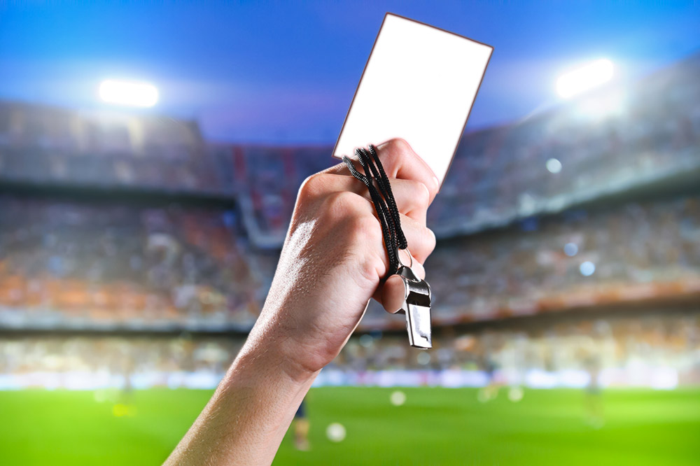 Le « carton blanc » bientôt dans les stades de foot ? Tous Arbitres