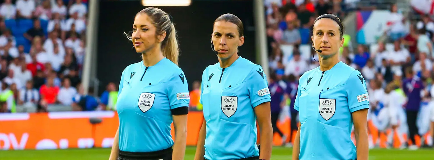 Stéphanie Frappart, Manuella Nicolosi et Elodie Coppola retenus pour la Coupe du Monde féminine 2023